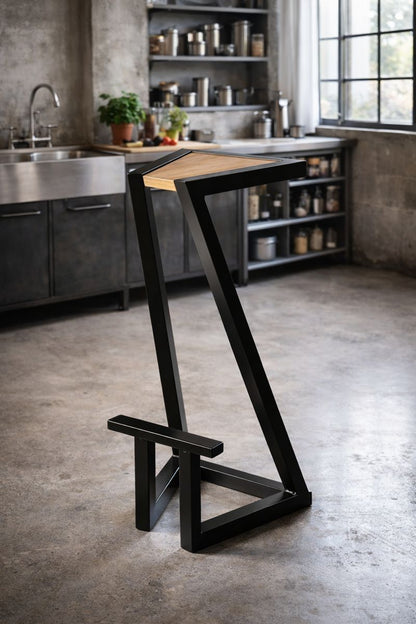 Sgabello in metallo modello Ambra