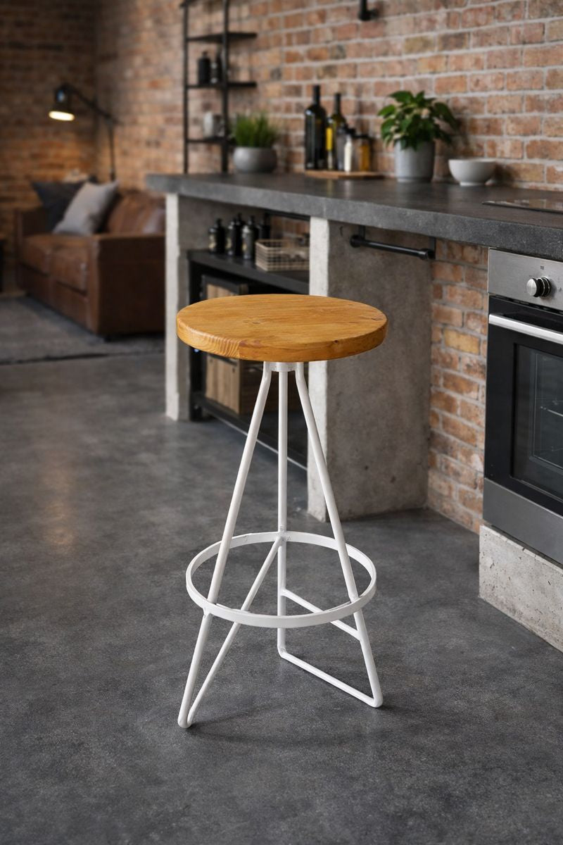 Sgabello in metallo artigianale con seduta in legno rotonda